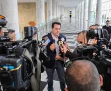 O governador Carlos Massa Ratinho Júnior dá posse nesta segunda-feira (22) a mais de 90 peritos oficiais, no Palácio Iguaçu. Os profissionais integrarão o efetivo da Polícia Científica do Paraná e, após formação, serão distribuídos no Estado, conforme a necessidade. Curitiba, 22/07/2019 -Foto: Geraldo Bubniak/ANPr