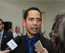 O governador Carlos Massa Ratinho Júnior dá posse nesta segunda-feira (22) a mais de 90 peritos oficiais, no Palácio Iguaçu. Os profissionais integrarão o efetivo da Polícia Científica do Paraná e, após formação, serão distribuídos no Estado, conforme a necessidade. Secretario da Segurança Publica do Paraná,   Romulo Marinho Soares. Curitiba, 22/07/2019 -Foto: Geraldo Bubniak/ANPr