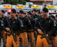 A Polícia Militar do Paraná (PM-PR) iniciou uma mega-operação (Operação 100) em Curitiba  e Região Metropolitana nesta sexta-feira (2). São 165 viaturas, 550 policiais militares de todos os batalhões espalhados pelos municípios com auxílio de motocicletas, cães, cavalos e helicóptero.  Curitiba, 02/08/2019 -  Foto: Geraldo Bubniak/ANPr