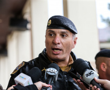 A Polícia Militar do Paraná (PM-PR) iniciou uma mega-operação (Operação 100) em Curitiba  e Região Metropolitana nesta sexta-feira (2). São 165 viaturas, 550 policiais militares de todos os batalhões espalhados pelos municípios com auxílio de motocicletas, cães, cavalos e helicóptero.  Curitiba, 02/08/2019 -  Foto: Geraldo Bubniak/ANPr