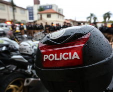 A Polícia Militar do Paraná (PM-PR) iniciou uma mega-operação (Operação 100) em Curitiba  e Região Metropolitana nesta sexta-feira (2). São 165 viaturas, 550 policiais militares de todos os batalhões espalhados pelos municípios com auxílio de motocicletas, cães, cavalos e helicóptero.  Curitiba, 02/08/2019 -  Foto: Geraldo Bubniak/ANPr