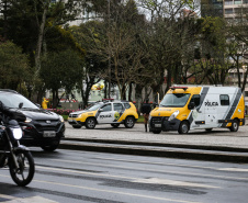A Polícia Militar do Paraná (PM-PR) iniciou uma mega-operação (Operação 100) em Curitiba  e Região Metropolitana nesta sexta-feira (2). São 165 viaturas, 550 policiais militares de todos os batalhões espalhados pelos municípios com auxílio de motocicletas, cães, cavalos e helicóptero.  Curitiba, 02/08/2019 -  Foto: Geraldo Bubniak/ANPr