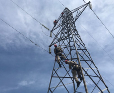 Uma busca que exige mergulhos em locais profundos, salvamento em áreas remotas ou em montanhas, resgate a pessoas soterradas. Estes são alguns exemplos de situações extremas que exigem uma atuação especializada do Corpo de Bombeiros. No Paraná, os profissionais passam por treinamentos especiais que os preparam para agir de forma rápida e eficiente sempre que precisam atender situações complexas, muito além do combate a incêndios. 