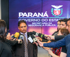 Coletiva de imprensa do secretário da Segurança Pública, coronel Rômulo Marinho Soares sobre a integração da base de dados entre Paraná, São Paulo e Brasília que permitiu a identificação de uma pessoa suspeita da morte da menina Raquel Genofre,  nesta quinta-feira (19). Na foto entrevista do delegado Marcos Fernando da Silva Fontes. Curitiba, 19/04/2019 - Foto: Geraldo Bubniak/AEN