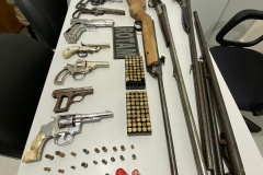  PM apreende 10 armas de fogo de procedência ilegal e encaminha duas pessoas em Maringá (PR) 