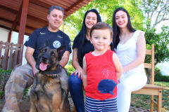 Cadela policial da PCPR se aposenta e ganha novo lar