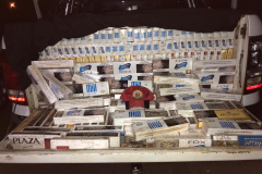  Homem tenta fugir de abordagem policial, mas é preso transportando cigarros em veículo roubado no Oeste do estado 