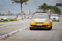  Policiais militares resgatam turista catarinense no Morro da Cruz, no Litoral 