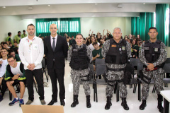 Forças de segurança envolvidos no Projeto-Piloto Em Frente Brasil ministram palestra para 130 alunos em São José dos Pinhais, na RMC