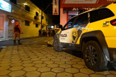 Polícia Militar faz bloqueios e orienta o trânsito em locais específicos no Litoral do Estado para o Réveillon nesta terça
