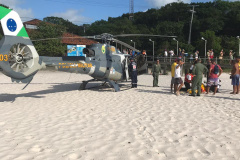 BPMOA resgata mulher na Ilha do Mel (PR) que passou mal durante cruzeiro