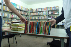 Estudantes visitam unidades de Londrina e doam livros ao Depen 