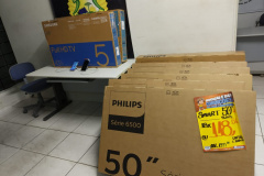 Rápida ação da PM resulta na prisão de um homem e na recuperação de eletrônicos furtados em loja do Hauer, em Curitiba