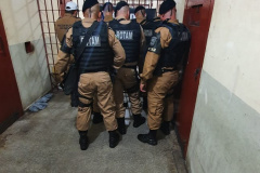 PM de Londrina (PR) libera agente penitenciário feito refém na Penitenciária Estadual