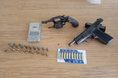 PM apreende armas de fogo e prende suspeita por posse irregular em Campo Mourão, no Centro-oeste do estado