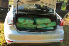 PM apreende veículo roubado com mais de 300 quilos de maconha em São José das Palmeiras (PR)