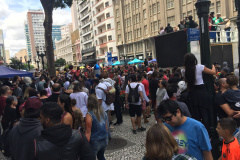  Curitiba têm Polícia Militar, zumbis, bloquinhos e escolas de samba 