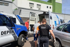 Presos da Cadeia Pública de Pato Branco são transferidos para Penitenciária de Francisco Beltrão