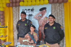  PMs de Almirante Tamandaré (PR) participam de aniversário de pequeno fã da Corporação 