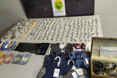  Casal é preso pela PM e mais de 1,7 mil porções de drogas são apreendidas na CIC 