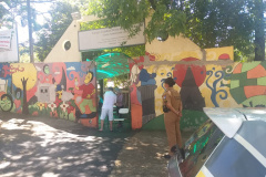 Entrega de merendas escolares para famílias são acompanhadas por policiais militares em todo o estado