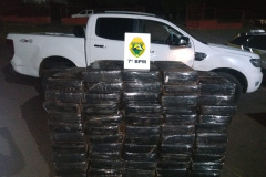 Carro em alta velocidade chama atenção de policiais e, na abordagem, PM apreende 980 quilos de maconha em Cruzeiro do Oeste