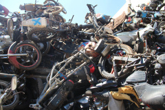  Veículos arrematados em leilão são removidos do pátio da Polícia Civil