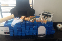 PM apreende 70 quilos de maconha e mais de R$ 20 mil em Londrina, no Norte do Paraná