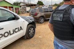 Polícia Civil de Ponta Grossa cumpre mandados de busca e apreensão e prende em flagrante mãe e filho