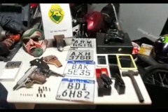 PM de Colombo descobre desmanche de motos apreende duas armas de fogo