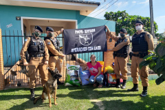 BPFron arrecada uma tonelada de ração por meio de troca por máscaras com a marca da unidade no Oeste do estado