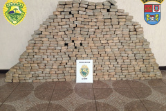 PM aborda veículo furtado que carregava 320 quilos de maconha no Centro-Sul do estado