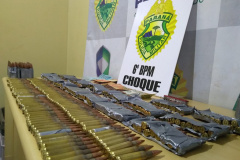 Em Cascavel, PM prende dois homens e apreende 400 munições de uso restrito em ônibus que seguia para São Paulo