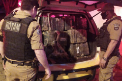 Em Foz do Iguaçu, PM apreende mais de 315 quilos de maconha e homem acaba preso