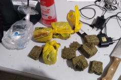 Quase três quilos de fumo e drogas e três celulares são impedidos de serem lançados na Cadeia Laudemir Neves