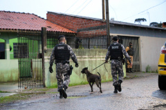 PM cumpre 16 mandados de Busca e Apreensão e apreende mais de R$ 33 mil com a operação Reservada, na RMC