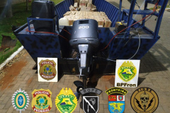 Apreensão de caminhão, barco e 300 caixas de cigarros gera prejuízo de R$ 1 milhão ao contrabando durante a Operação Hórus no Oeste do estado