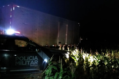 No Oeste do estado, BPFron apreende 40 mil pacotes de cigarros contrabandeados e recupera motocicleta furtada