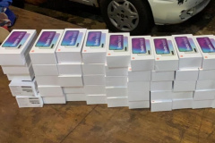 Ação conjunta apreende dois carros e mais de 120 celulares contrabandeados, em Cambé (PR)