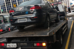  BPTran apreende carro com quase R$ 200 mil em pendências administrativas em Curitiba 