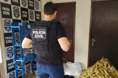 PCPR descobre laboratório de drogas e apreende maconha e cocaína em Foz do Iguaçu