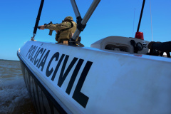 PCPR apreende lancha e cerca de 500 quilos de maconha durante operação Hórus