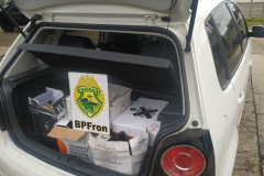 Diversas garrafas de vinho estrangeiro são apreendidas pelo Batalhão de Fronteira em Barracão, no Sudoeste do Paraná