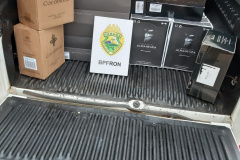 BPFron apreende mais de 21 quilos de cocaína e carro carregado com vinho contrabandeado no oeste do Paraná