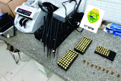 Ocorrência de perturbação de sossego em Campo Mourão leva policiais militares a encontrarem mais de 140 munições, maconha e um bloqueador de sinal veicular