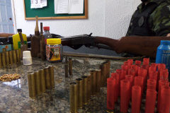 Polícia Ambiental prende dupla e apreende armas para caça na área rural de Tijucas do Sul, na RMC