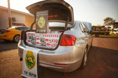  Em situações distintas, policiais militares apreendem mais de 12 quilos de maconha e 30 caixas de cigarros contrabandeados no Oeste do estado 