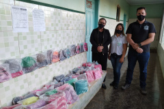 Presos da cadeia de Andirá confeccionam peças em lã para idosos