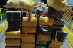 Carro com mais de meia tonelada de maconha capota em Cruzeiro do Oeste (PR)