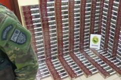 No Oeste do estado, PM apreende sete malas carregadas com cigarros contrabandeados